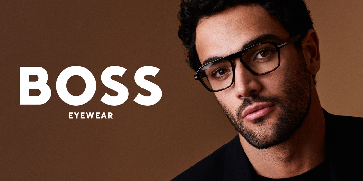 Mann mit HugoBoss-Brille