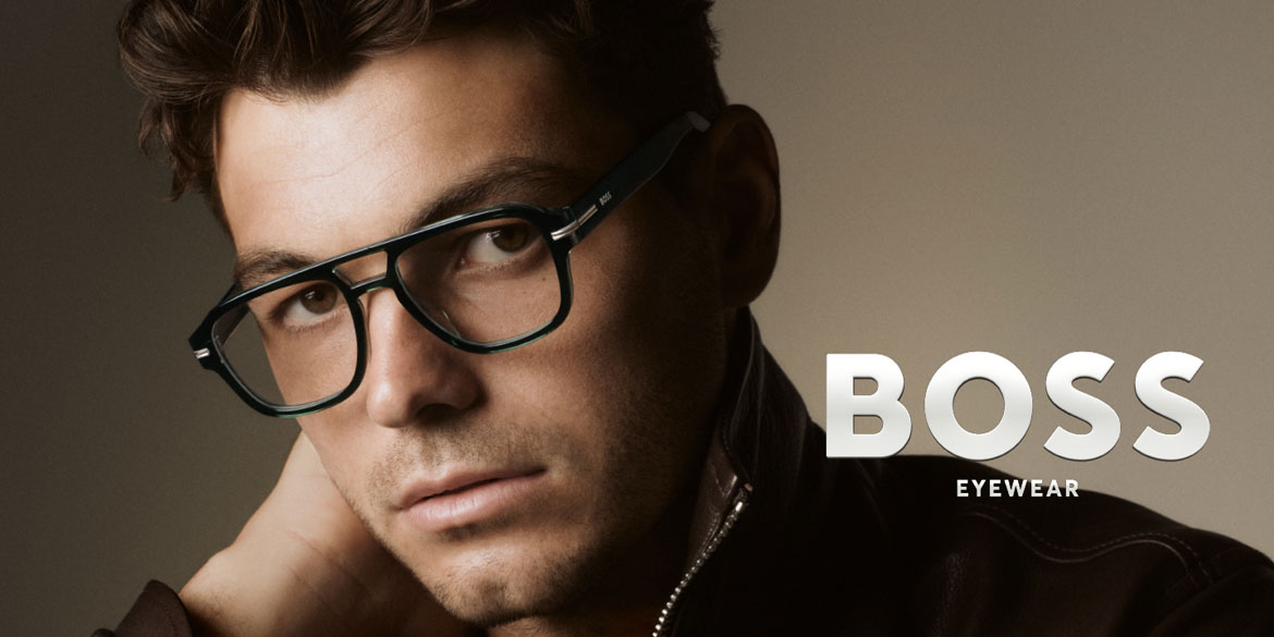 Mann mit HugoBoss-Brille