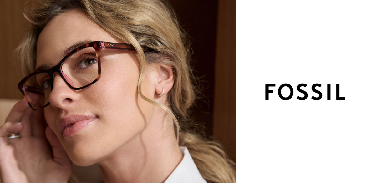 Frau mit Fossil-Brille